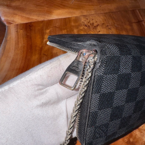 Louis Vuitton
Damier Graphite Pattern Coated Canvas Zippy Organizer Wallet - Picture 13 of 16